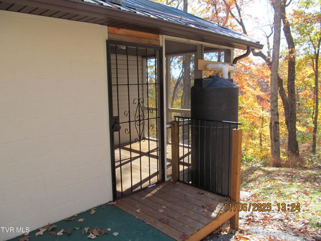 282 Siesta Lodge Drive, Coeburn, VA 24230