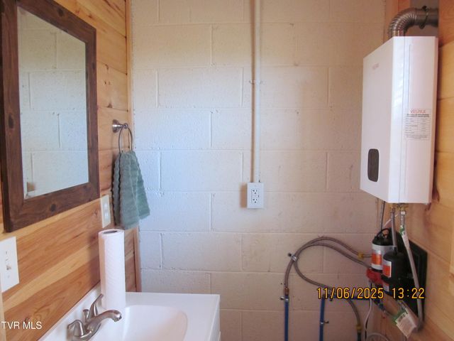 282 Siesta Lodge Drive, Coeburn, VA 24230