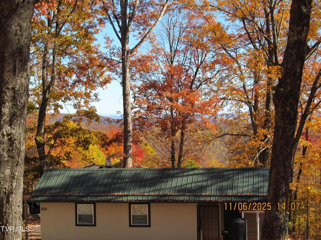 282 Siesta Lodge Drive, Coeburn, VA 24230