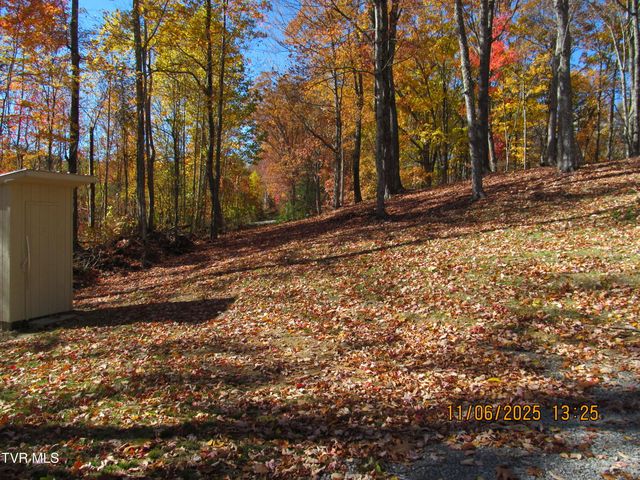 282 Siesta Lodge Drive, Coeburn, VA 24230