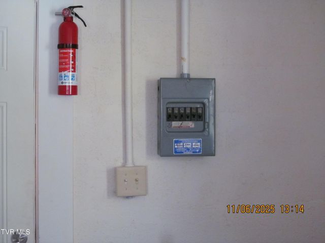 282 Siesta Lodge Drive, Coeburn, VA 24230