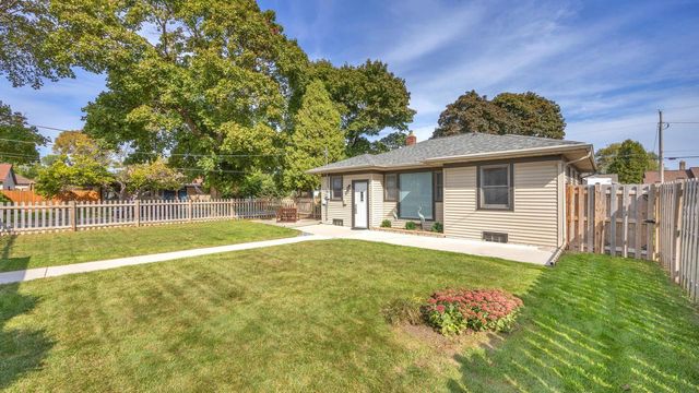 2504 Lakeshore DRIVE, Sheboygan, WI 53081
