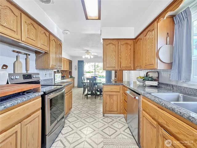 2116 Cascade Way, Longview, WA 98632