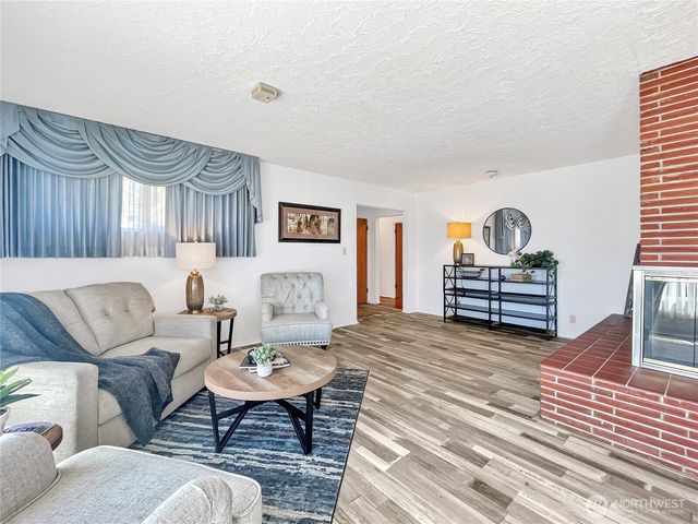 2116 Cascade Way, Longview, WA 98632