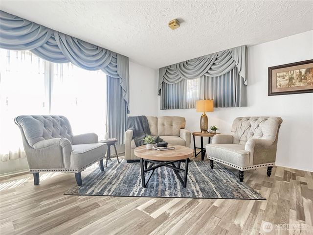 2116 Cascade Way, Longview, WA 98632