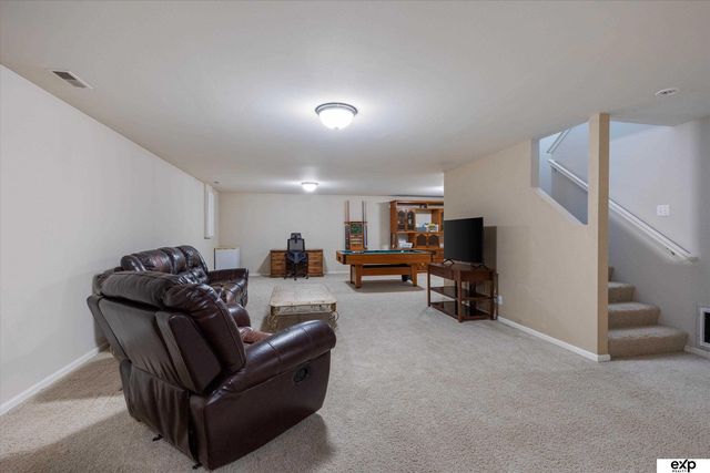2110 Mineral Drive, Papillion, NE 68046