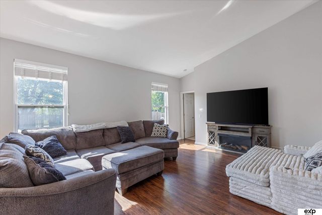 2110 Mineral Drive, Papillion, NE 68046