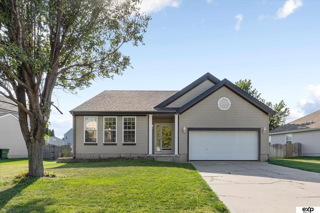 2110 Mineral Drive, Papillion, NE 68046