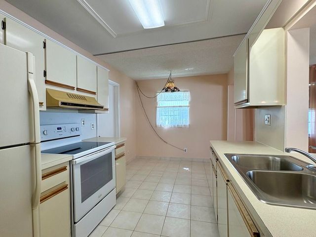 2003 SW 18th Street, Boynton Beach, FL 33426