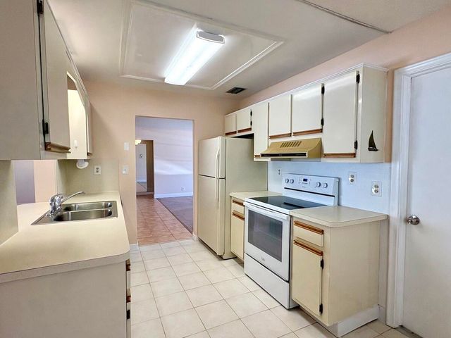 2003 SW 18th Street, Boynton Beach, FL 33426