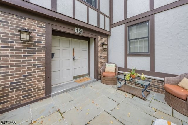 19 Heritage Dr, Chatham Twp., NJ 07928