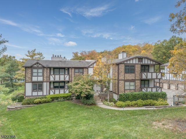 19 Heritage Dr, Chatham Twp., NJ 07928