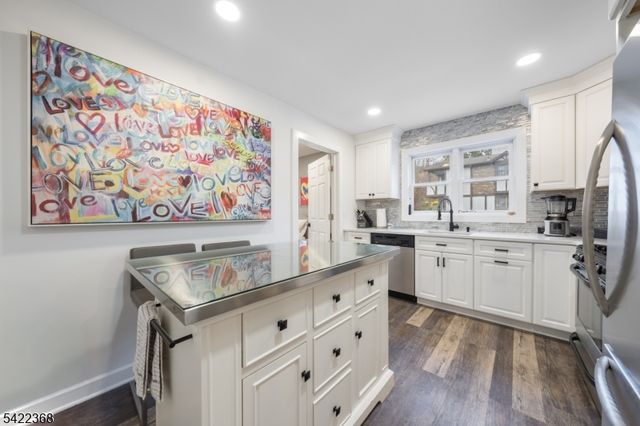 19 Heritage Dr, Chatham Twp., NJ 07928