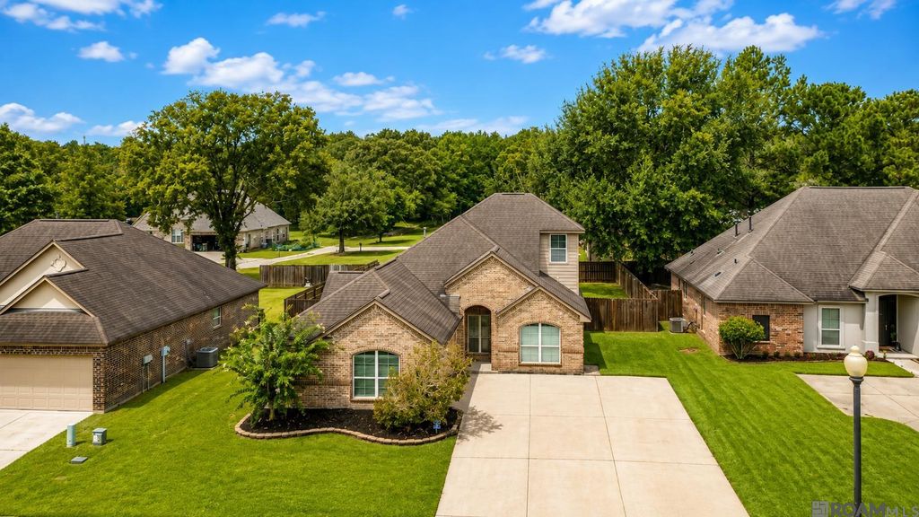 6707 Royal Oaks Ct, Zachary, LA 70791
