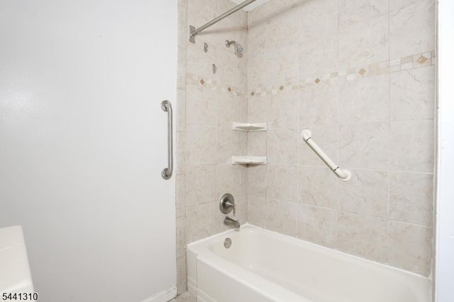 49 S Franklin Ave, Bergenfield Boro, NJ 07621