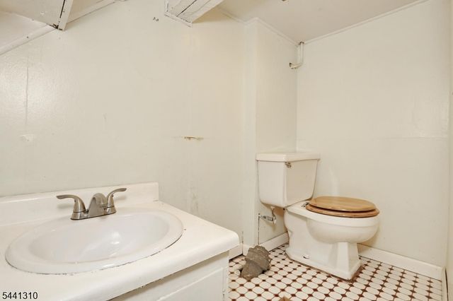 49 S Franklin Ave, Bergenfield Boro, NJ 07621