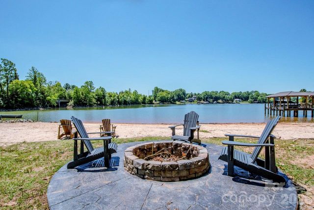 131 S Gibbs Road, Mooresville, NC 28117