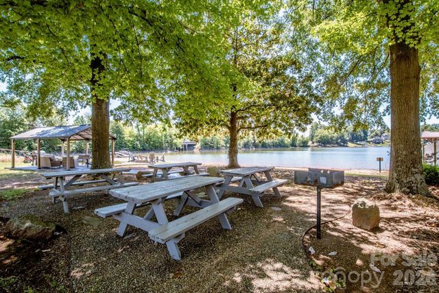 131 S Gibbs Road, Mooresville, NC 28117