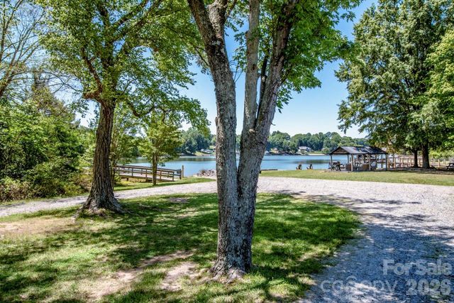 131 S Gibbs Road, Mooresville, NC 28117