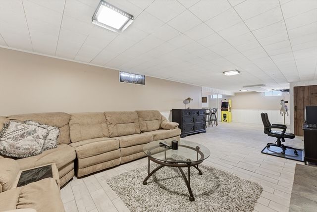 17 Laurence Drive, West Springfield, MA 01089