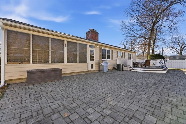 17 Laurence Drive, West Springfield, MA 01089