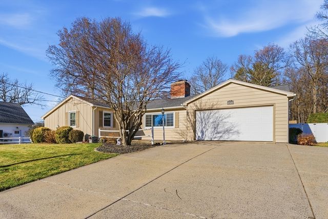 17 Laurence Drive, West Springfield, MA 01089