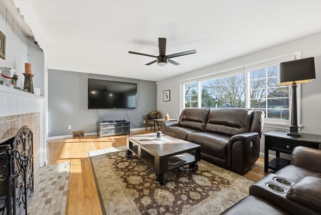 17 Laurence Drive, West Springfield, MA 01089