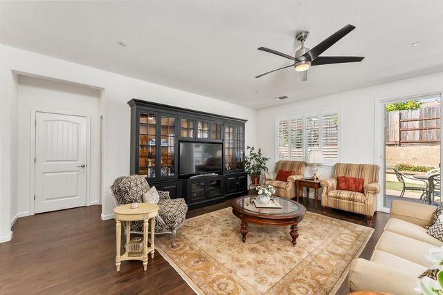5368 Otter Pond Way, Rancho Cordova, CA 95742