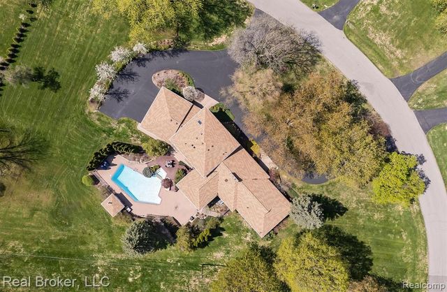 7357 W Greenwich Drive, Bloomfield Hills, MI 48301