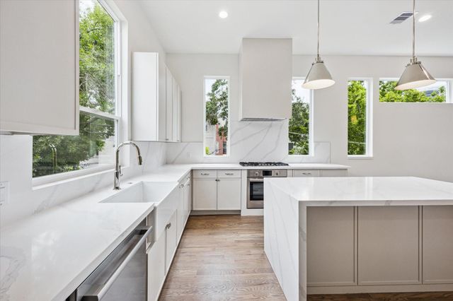 310 Fowler Street, Houston, TX 77007