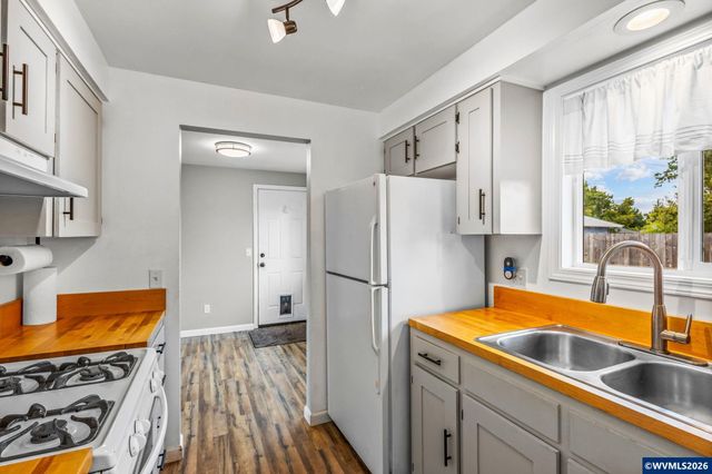 512 27th Av SE, Albany, OR 97322