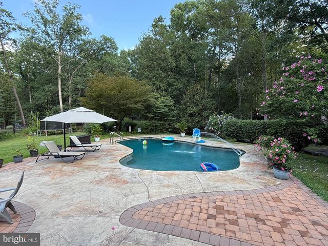 11 LARSEN PARK DR, Medford, NJ 08055