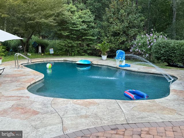 11 LARSEN PARK DR, Medford, NJ 08055