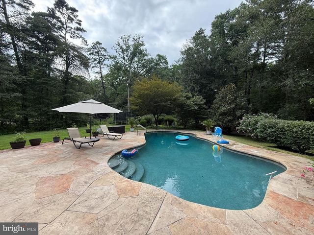 11 LARSEN PARK DR, Medford, NJ 08055