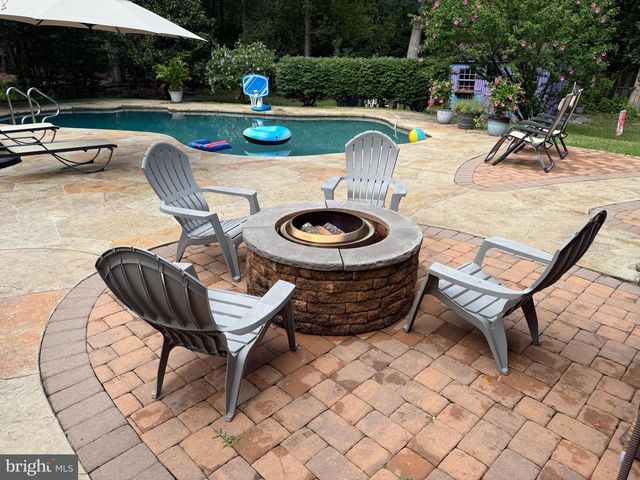 11 LARSEN PARK DR, Medford, NJ 08055