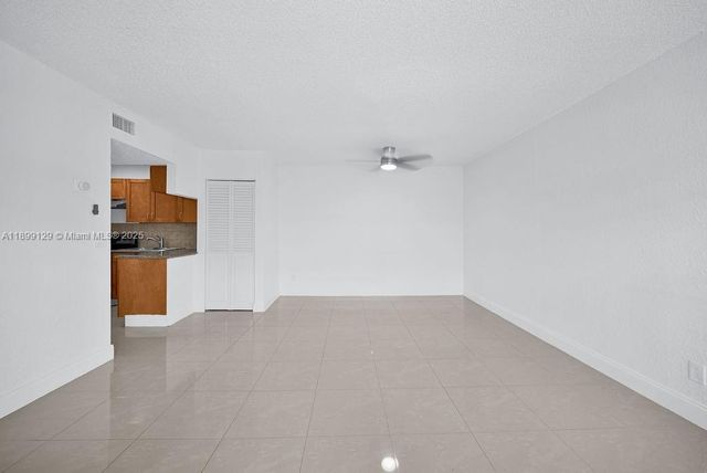 6907 SW 5th St, Margate, FL 33068