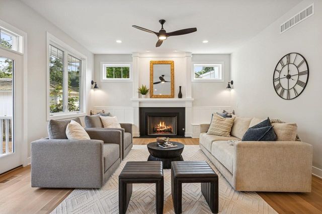 N1524 Oak Shores STREET, Fontana, WI 53125