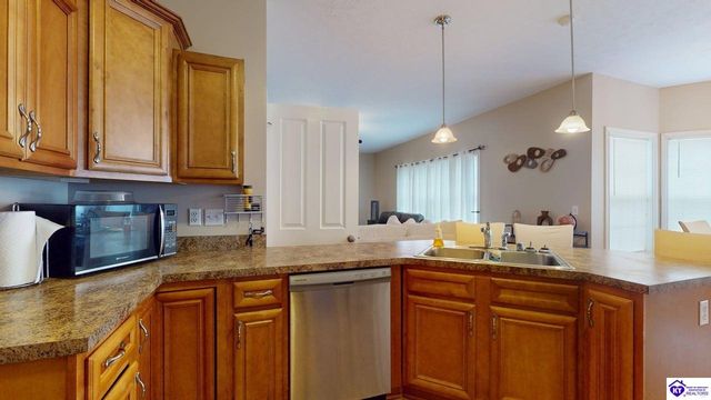 317 Vineland Place Drive, Vine Grove, KY 40175