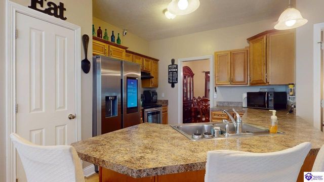 317 Vineland Place Drive, Vine Grove, KY 40175