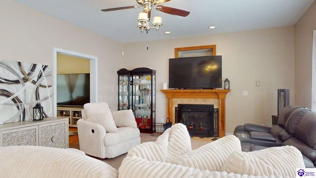 317 Vineland Place Drive, Vine Grove, KY 40175