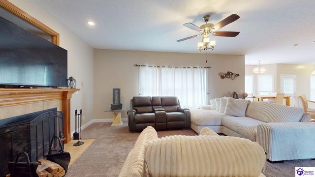 317 Vineland Place Drive, Vine Grove, KY 40175