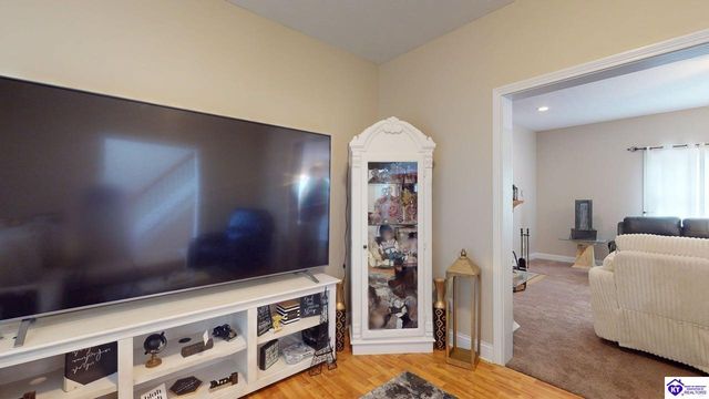 317 Vineland Place Drive, Vine Grove, KY 40175