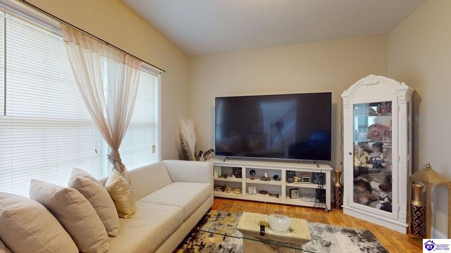 317 Vineland Place Drive, Vine Grove, KY 40175