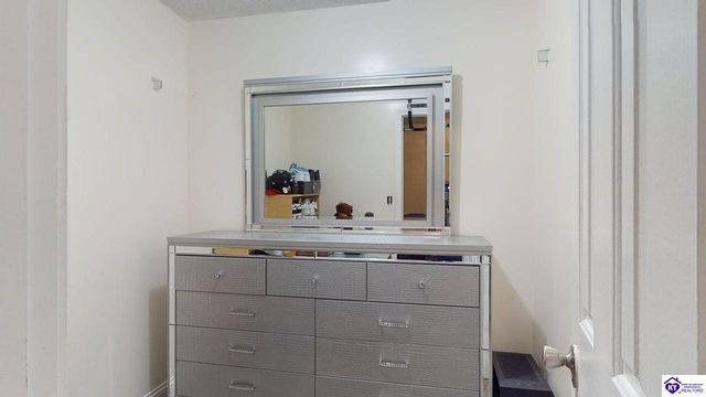 317 Vineland Place Drive, Vine Grove, KY 40175