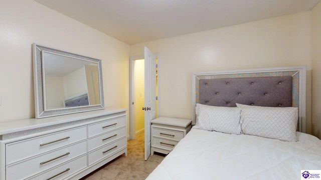 317 Vineland Place Drive, Vine Grove, KY 40175