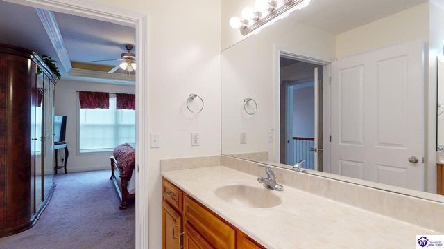 317 Vineland Place Drive, Vine Grove, KY 40175