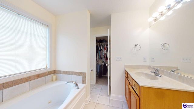 317 Vineland Place Drive, Vine Grove, KY 40175