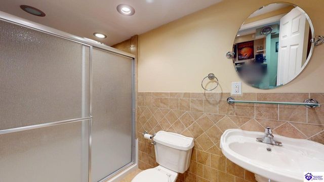 317 Vineland Place Drive, Vine Grove, KY 40175