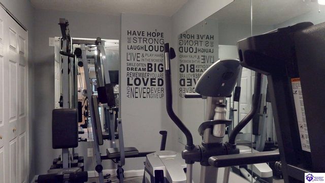 317 Vineland Place Drive, Vine Grove, KY 40175