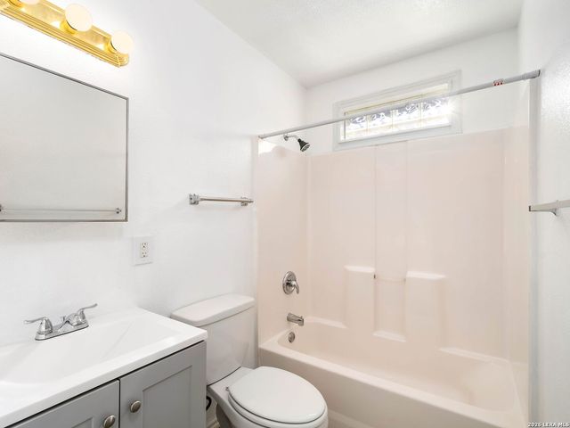 508 RANDALL AVE, San Antonio, TX 78237